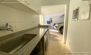 Casa en venta de cuatro ambientes con amplio parque en Abril Club de Campo, Hudson