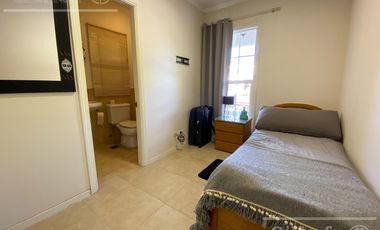 Casa en venta de cuatro ambientes con amplio parque en Abril Club de Campo, Hudson