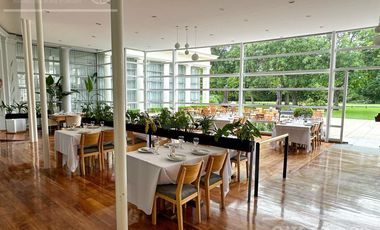 Casa en venta de cuatro ambientes con amplio parque en Abril Club de Campo, Hudson