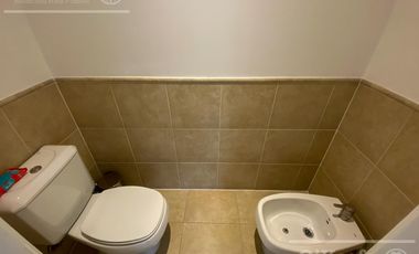 Casa en venta de cuatro ambientes con amplio parque en Abril Club de Campo, Hudson