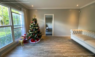 Casa en venta de cuatro ambientes con amplio parque en Abril Club de Campo, Hudson