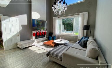 Casa en venta de cuatro ambientes con amplio parque en Abril Club de Campo, Hudson