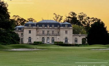 Casa en venta de cuatro ambientes con amplio parque en Abril Club de Campo, Hudson