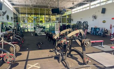 Casa en venta de cuatro ambientes con amplio parque en Abril Club de Campo, Hudson