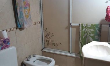 Casa en Venta con quincho o sitio comercial - Wilde - Avellaneda