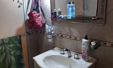 Casa en Venta con quincho o sitio comercial - Wilde - Avellaneda