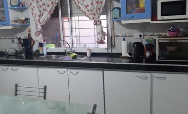 Casa en Venta con quincho o sitio comercial - Wilde - Avellaneda