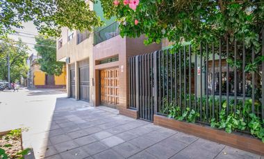 Casa 7 ambientes-5 dormitorios-Quincho-Cochera-Patio-Balcón terraza-Dependencia (Velez Sarsfield)