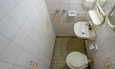 Casa 7 ambientes-5 dormitorios-Quincho-Cochera-Patio-Balcón terraza-Dependencia (Velez Sarsfield)