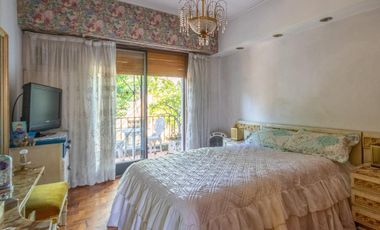 Casa 7 ambientes-5 dormitorios-Quincho-Cochera-Patio-Balcón terraza-Dependencia (Velez Sarsfield)