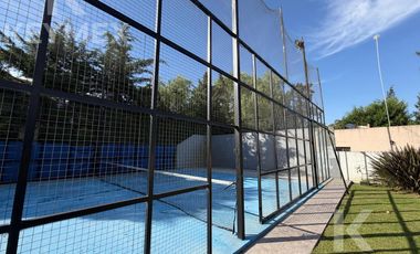 Casa en venta 2 dormitorios con pileta y cancha de padel - El Rodeo, La Plata