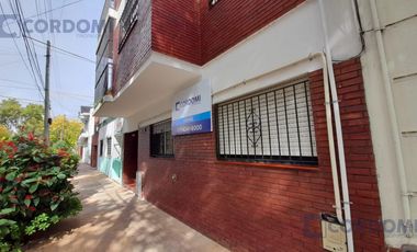 Venta Departamento en Lanús Oeste de 2 ambientes Planta Baja al Frente con Patio