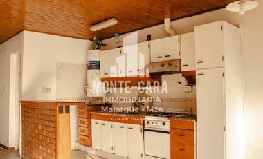Casa más departamentos en construcción