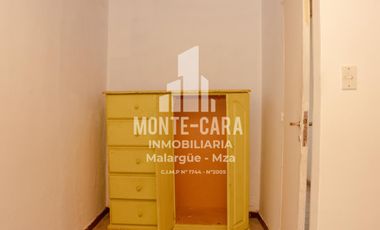 Casa más departamentos en construcción