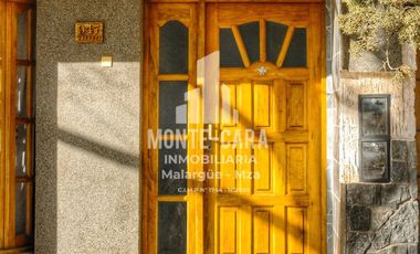 Casa más departamentos en construcción
