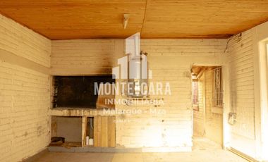 Casa más departamentos en construcción