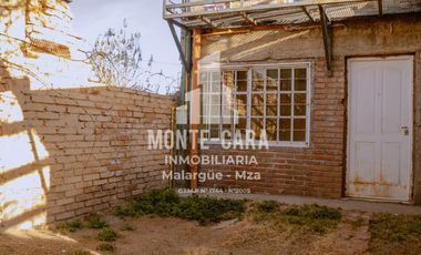 Casa más departamentos en construcción