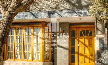 Casa más departamentos en construcción
