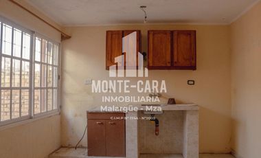 Casa más departamentos en construcción