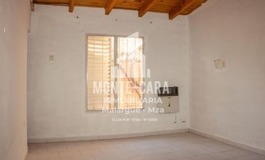 Casa más departamentos en construcción