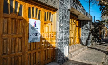 Casa más departamentos en construcción