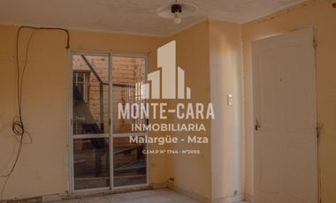 Casa más departamentos en construcción