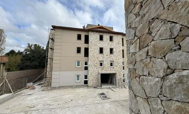 Departamento con parrilla propia y piscina en complejo cerrado