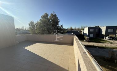Venta - Propiedad de Nivel Gerencial en Barrio Jockey - C105