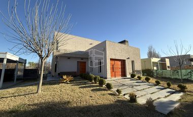 Venta - Propiedad de Nivel Gerencial en Barrio Jockey - C105