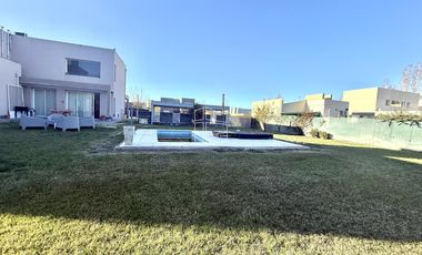 Venta - Propiedad de Nivel Gerencial en Barrio Jockey - C105