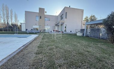 Venta - Propiedad de Nivel Gerencial en Barrio Jockey - C105