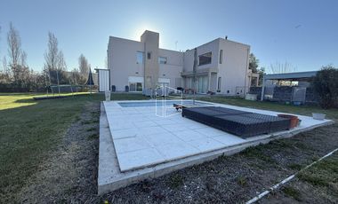 Venta - Propiedad de Nivel Gerencial en Barrio Jockey - C105