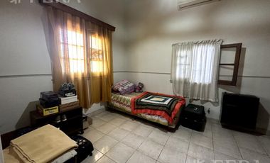 Venta casa 3 ambientes con patio en Sarandí