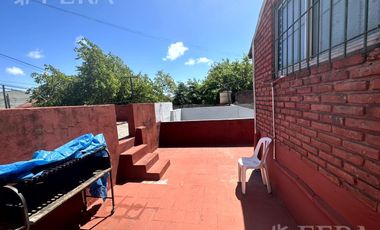 Venta casa 3 ambientes con patio en Sarandí