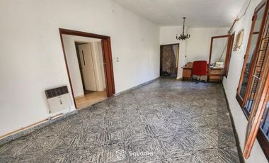 VENTA | PERMUTA - Casa de 2 domitorios y garage - Lomas de Alberdi, Rosario. APTO CRÉDITO.