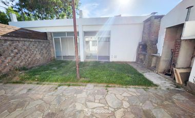 VENTA | PERMUTA - Casa de 2 domitorios y garage - Lomas de Alberdi, Rosario. APTO CRÉDITO.