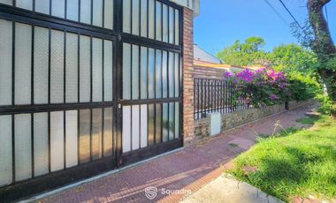 VENTA | PERMUTA - Casa de 2 domitorios y garage - Lomas de Alberdi, Rosario. APTO CRÉDITO.