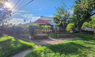 VENTA | PERMUTA - Casa de 2 domitorios y garage - Lomas de Alberdi, Rosario. APTO CRÉDITO.