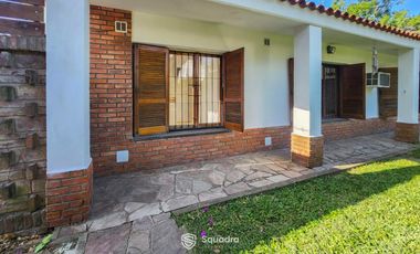 VENTA | PERMUTA - Casa de 2 domitorios y garage - Lomas de Alberdi, Rosario. APTO CRÉDITO.