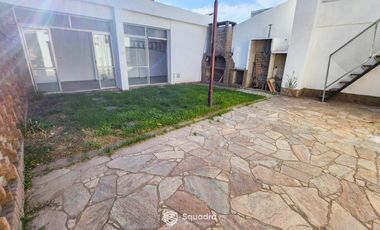VENTA | PERMUTA - Casa de 2 domitorios y garage - Lomas de Alberdi, Rosario. APTO CRÉDITO.
