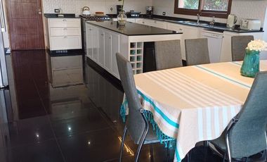 Venta Casa 7 Amb a La Laguna en Barrio Nuevo Quilmes