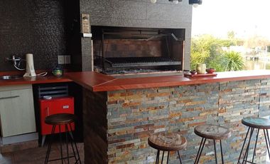 Venta Casa 7 Amb a La Laguna en Barrio Nuevo Quilmes