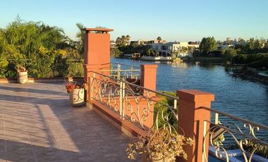 Venta Casa 7 Amb a La Laguna en Barrio Nuevo Quilmes