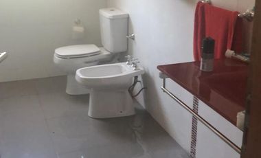 Venta Casa 7 Amb a La Laguna en Barrio Nuevo Quilmes