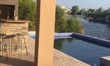 Venta Casa 7 Amb a La Laguna en Barrio Nuevo Quilmes