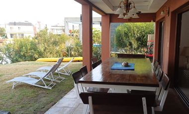 Venta Casa 7 Amb a La Laguna en Barrio Nuevo Quilmes