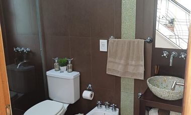 Venta Casa 7 Amb a La Laguna en Barrio Nuevo Quilmes