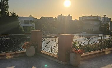 Venta Casa 7 Amb a La Laguna en Barrio Nuevo Quilmes