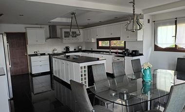 Venta Casa 7 Amb a La Laguna en Barrio Nuevo Quilmes