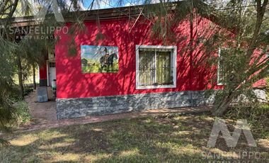 Casa Quinta / Chacra  de 2 hectáreas en venta con Pileta en  Ranchos - Alegre